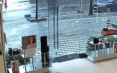 ببینید باد با این مغازه در استانبول چه کرد