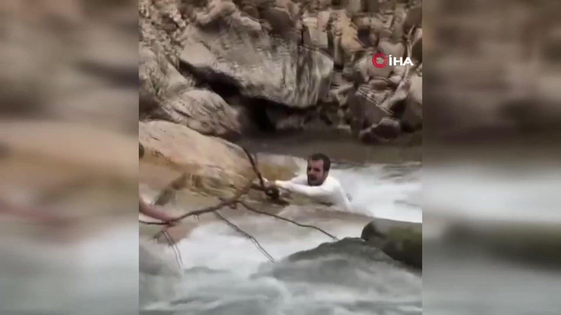 ببینید: غرق شدن مرد گردشگر هنگام گرفتن عکس یادگاری