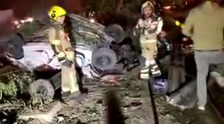 ببینید: مرگ دو جوان در حادثه واژگونی خودرو در بزرگراه حکیم