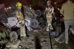 ببینید: مرگ دو جوان در حادثه واژگونی خودرو در بزرگراه حکیم