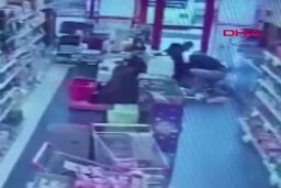 ببینید: لحظات پراسترس برای نجات مشتری فروشگاه از مرگ